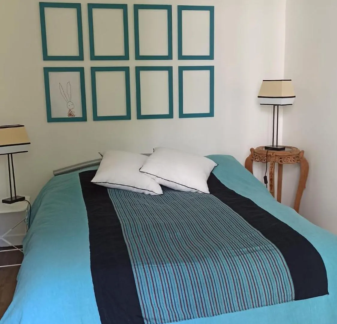 Chambres D'Hotes Calmes Sur Jardin Paris Batignolles 0*,  Γαλλία